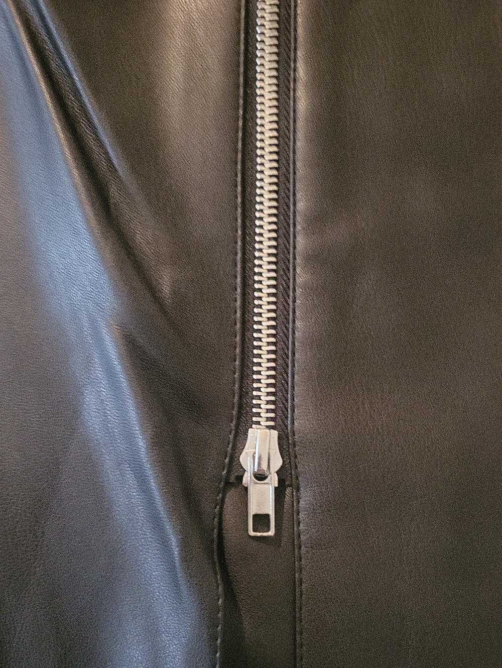 NWT🖤 Sexy Black Faux Leather Zip Pencil Skirt - Picture 4 of 6